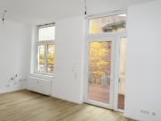 Neu renovierte, große Wohnung mit Einliegerwohnung zu...
