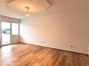 • NEU RENOVIERTER FAMILIENHIT GERÄUMIGE 4 ZIMMER WOHNUNG...