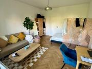 Neu saniert und voll möblierte Wohnung mit Balkon, 2...