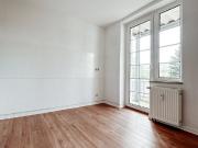 NEU sanierte 2 Raum Wohnung mit Balkon