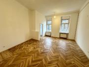 Neu sanierte 2 Zimmer Altbauwohnung mit Balkon im...