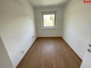 neu sanierte 2 zimmerwhg. im grünen – mit balkon & garage!
