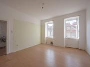 NEU+ sanierungsbedürftige 2 Zimmer Altbau Wohnung in...