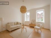 NEU+ sanierungsbedürftige 2 Zimmer Altbau Wohnung in...