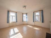 NEU+ Sanierungsbedürftige 2 Zimmer Altbau Wohnung mit...