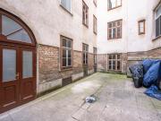 NEU+ sanierungsbedürftige 2 Zimmer Altbau Wohnung! Sehr...