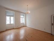 NEU+ sanierungsbedürftige 2 Zimmer Altbau Wohnung! sehr...