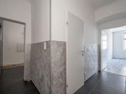 NEU+ Sanierungsbedürftige 2 Zimmer Altbau Wohnung, viel...