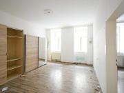 NEU+ sanierungsbedürftige 3 Zimmer Erdgeschoss Wohnung...