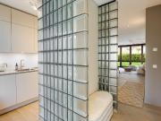 Neubau: Eckhaus mit Liegeinsel im privaten Garten und...