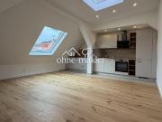 Neubau im Altbau Lichtdurchflutete Dachgeschosswohnung...