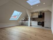 Neubau im Altbau Lichtdurchflutete Dachgeschosswohnung...