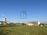 NEUBAU MIT PARKPLÄTZEN NATURNAH GELEGEN
