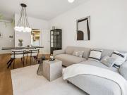 Neubau mitten in der City: Stadthaus im ruhigen Hinterhof