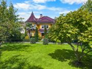 Neubau Villa mit parkähnlichem Garten: elegantes Stadt...