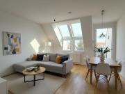 NEUBAUMIETE MIT KLEINEM BALKON