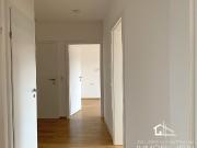 NEUBAUWOHNUNG AUF EINER KLEINEN ANHÖHE MIT AUSBLICK