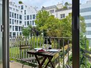 Neuilly dans voie privée 2 pièces sur verdure avec balcon