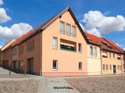 Neunfamilienhaus nebst Garten