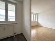 NEUSTART 2026 3 ZIMMER WOHNUNG MIT BALKON UND PARKPLATZ...