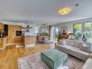 Neuwertig elegante 4 Zimmer Gartenwohnung Privatgarten...