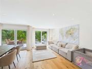 NEUWERTIG UND EINZUGSBEREITES 6.5 ZIMMERHAUS