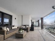 Neuwertige 2 Zimmer Eigentumswohnung mit 35 m² Balkon,...