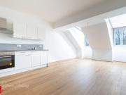 NEUWERTIGE 3 ZIMMER DACHGESCHOßWOHNUNG