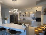 Neuwertige 3 Zimmer Wohnung mit Balkon und Einbauküche...