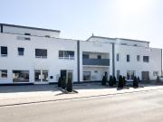 Neuwertige 3 Zimmer Wohnung mit Balkon und zwei Stellplätzen