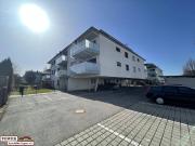 Neuwertige 3 Zimmer Wohnung mit großen Balkon & Carport!