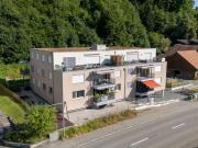 Neuwertige 4.5 Zimmer Wohnung