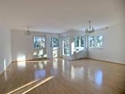 Neuwertige 4 Zi Wohnung mit Balkon, Terrasse &...