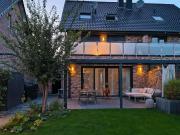 Neuwertige DHH 2017 mit Luxusausstattung, Sauna, Top Lage