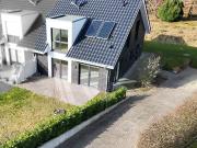 Neuwertige Doppelhaushälfte Bj. 2021 in Sackgassenlage...