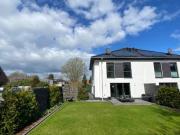 Neuwertige Doppelhaushälfte mit Sauna in Oldenburg...