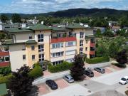 Neuwertige Erdgeschosswohnung mit kleinem Gartenanteil...