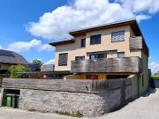 Hochwertige Familieninsel mit Reihenhauscharakter