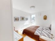 Neuwertige Mietwohnung mit Balkon, Tiefgarage und Ausblick