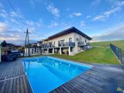 Neuwertiges Mehrfamilienhaus, PV und Salzwasserpool in...