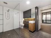 Cheap 106/152 Sturt Street, Southbank Apartment for rent...