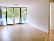 Cheap 111/38 Bank Street, South Melbourne, VIC 3205