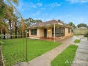 Charming 11 Greenbank Grove, Hackham West, SA 5163