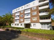 Deal! 1 BA 2 bedroom flat for rent in Carew Road,...