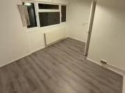 Nice 1 bedroom house share for rent in Broom Gardens,...