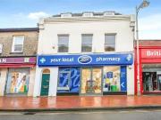 Deal! 2 BA 2 bedroom Flat to rent, High Street, Egham,...