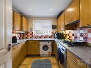 Just in! 2 bedroom apartment for rent in Manor Close,...