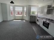 Cheap 2 bedroom flat for rent in South Street,...
