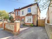 Unique 2 bedroom flat for rent in Winchester Road,...