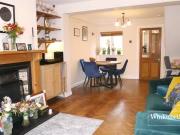 Just in! 2 bedroom terraced house for rent in...